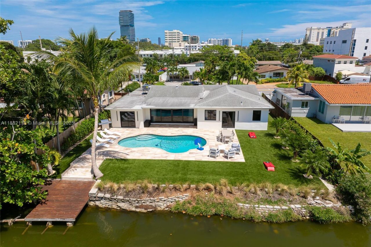 21230 NE 25th Ct, Miami, FL 33180 Photo