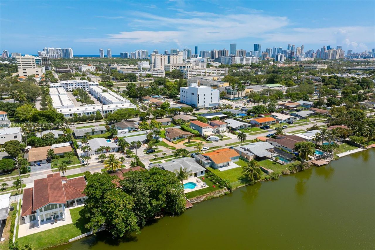 21230 NE 25th Ct, Miami, FL 33180 Photo