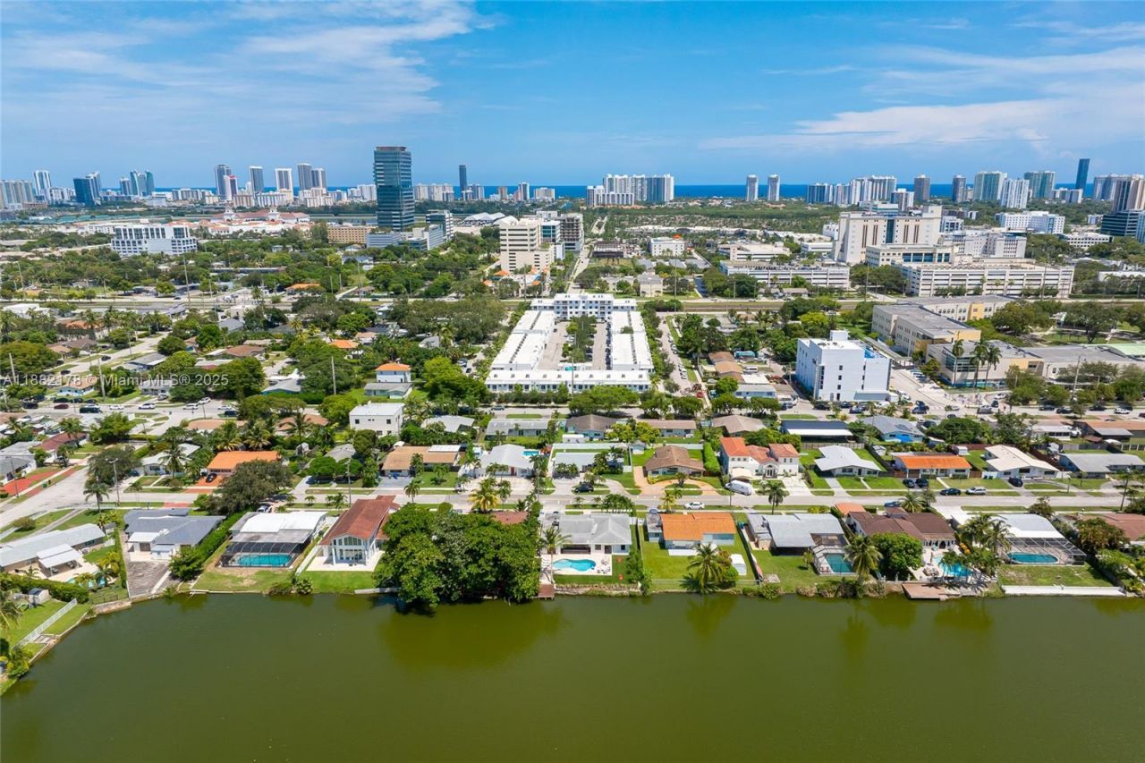 21230 NE 25th Ct, Miami, FL 33180 Photo