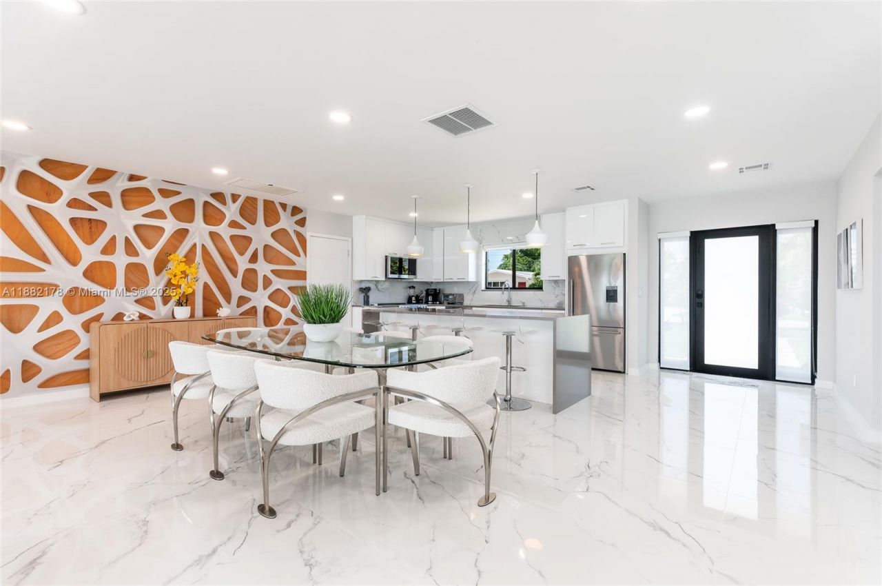 21230 NE 25th Ct, Miami, FL 33180 Photo