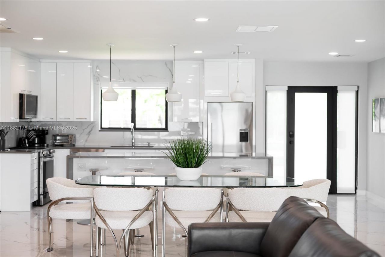 21230 NE 25th Ct, Miami, FL 33180 Photo