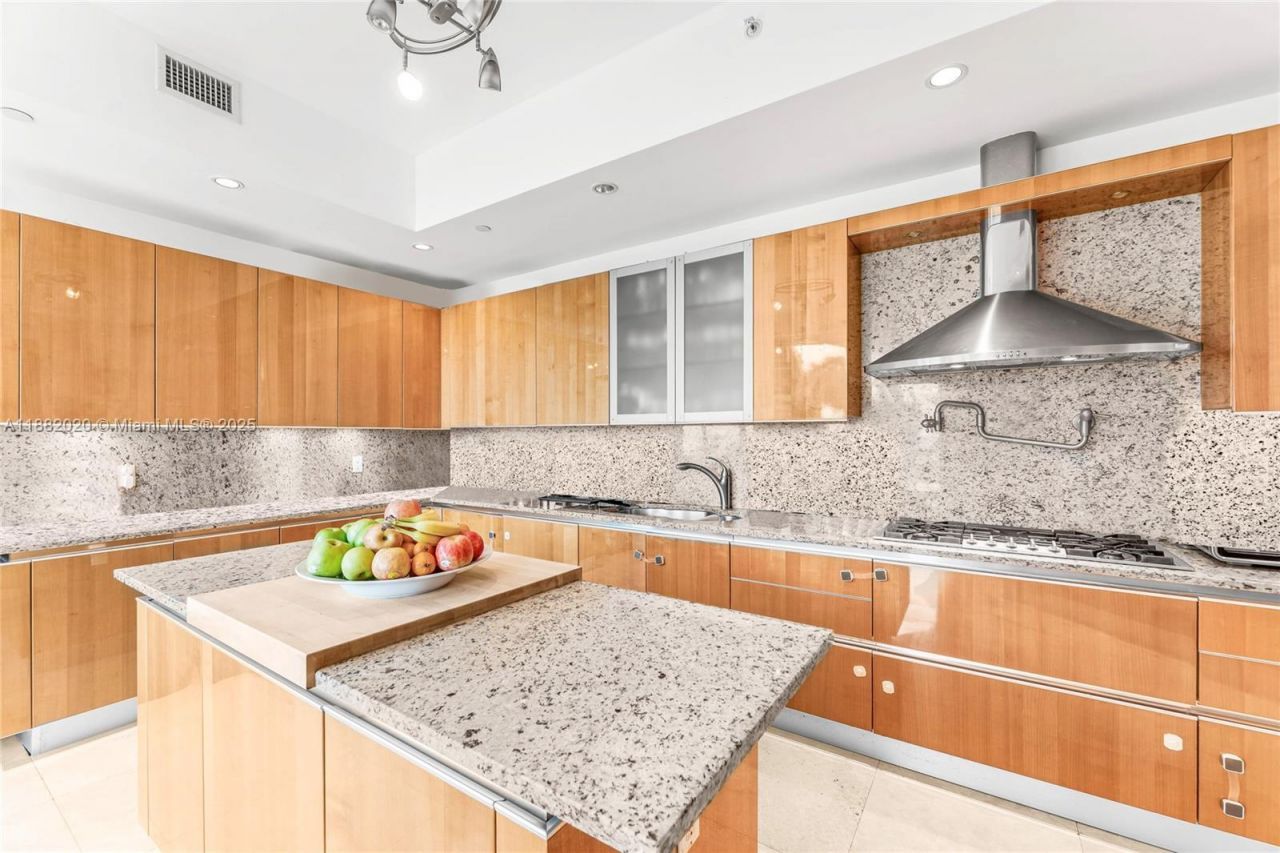 16047 Collins Ave, Unit 404, Sunny Isles Beach, FL 33160 Photo