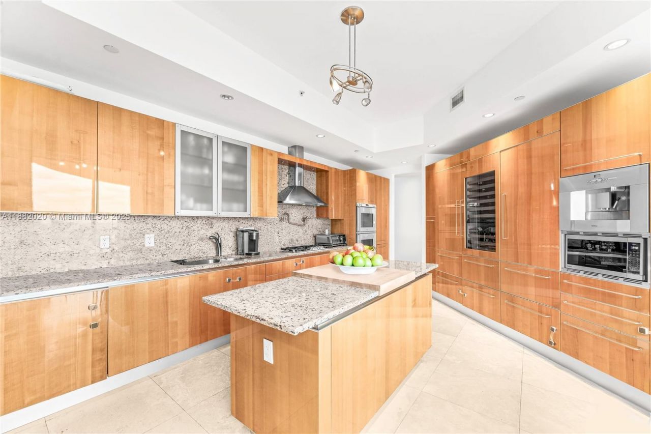 16047 Collins Ave, Unit 404, Sunny Isles Beach, FL 33160 Photo