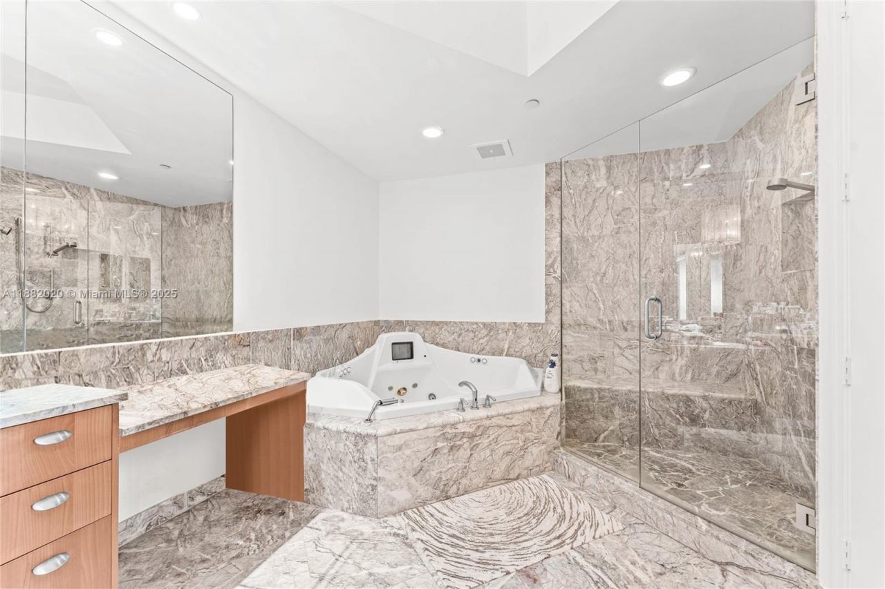 16047 Collins Ave, Unit 404, Sunny Isles Beach, FL 33160 Photo