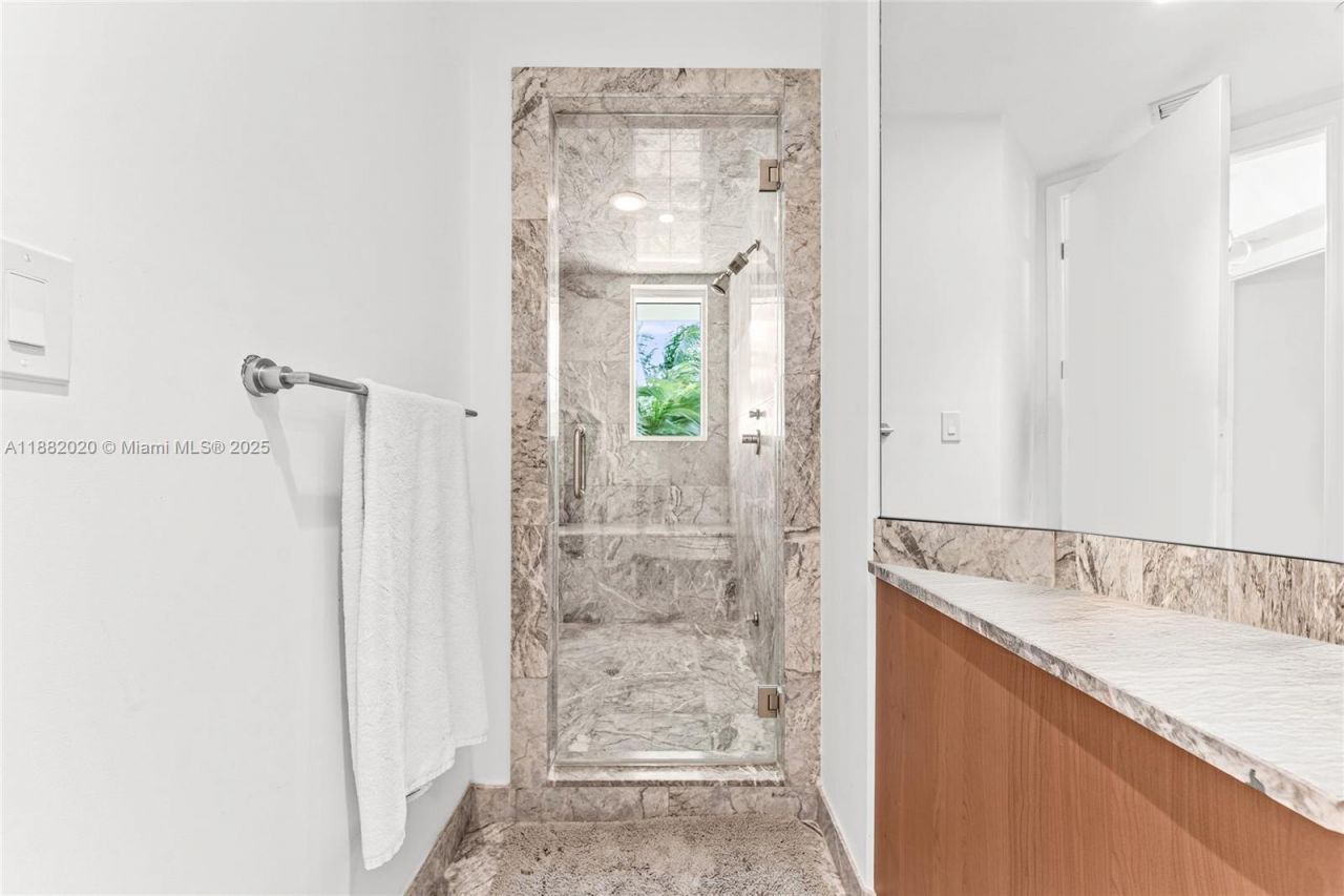 16047 Collins Ave, Unit 404, Sunny Isles Beach, FL 33160 Photo