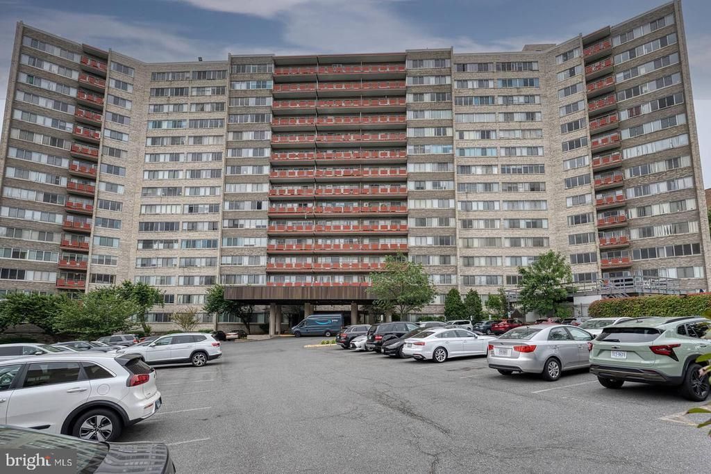 5340 Holmes Run Parkway, Unit 804, Alexandria, VA 22304 Main Photo