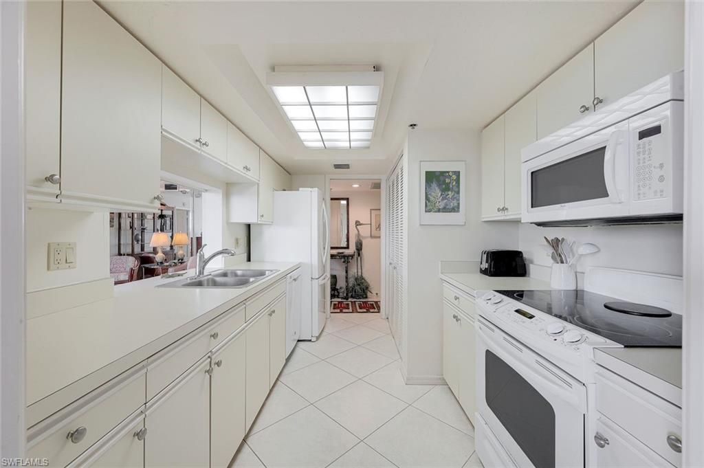 5501 Heron Point Dr, Unit 204, Naples, FL 34108 Photo