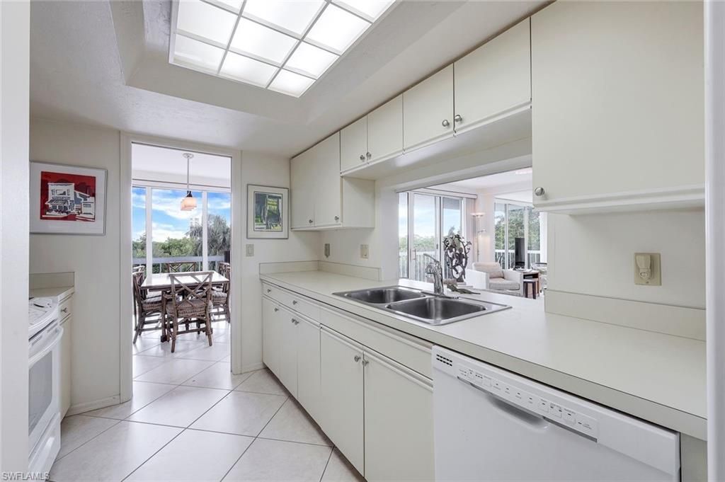 5501 Heron Point Dr, Unit 204, Naples, FL 34108 Photo