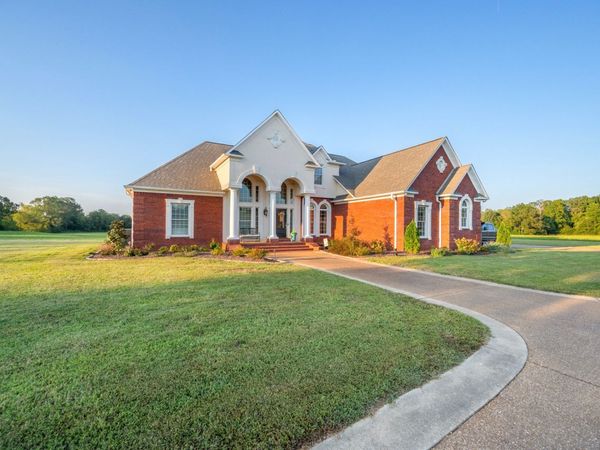 2880 US HWY 412, Parsons, TN 38363