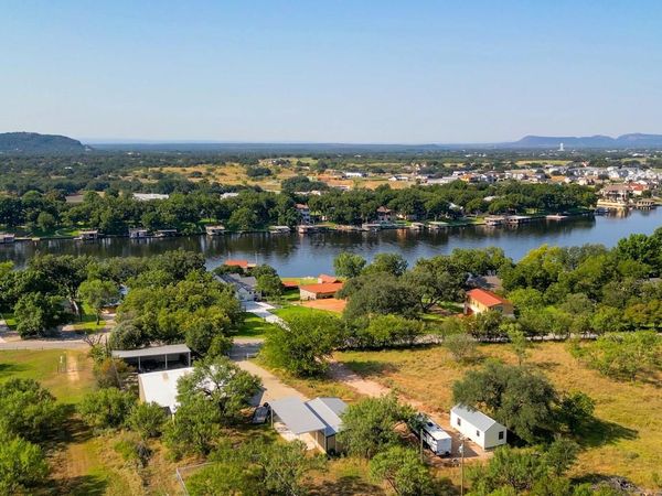 2000 Williams Lakeshore, Kingsland, TX 78639