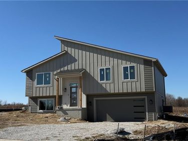 2112 SE Oak Ridge Drive, Oak Grove, MO 64075