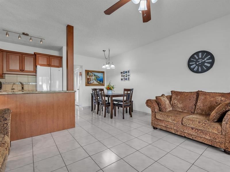 1000 SW 10th Avenue, Unit P4, Hallandale Beach, FL 33009 Photo