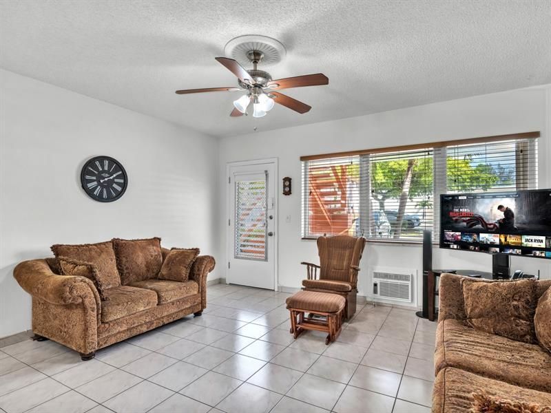1000 SW 10th Avenue, Unit P4, Hallandale Beach, FL 33009 Photo