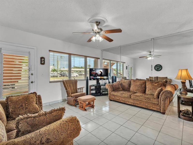 1000 SW 10th Avenue, Unit P4, Hallandale Beach, FL 33009 Photo