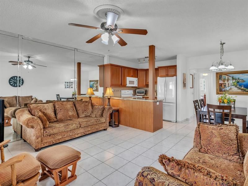 1000 SW 10th Avenue, Unit P4, Hallandale Beach, FL 33009 Photo