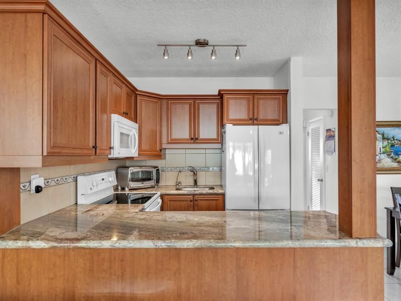 1000 SW 10th Avenue, Unit P4, Hallandale Beach, FL 33009 Photo