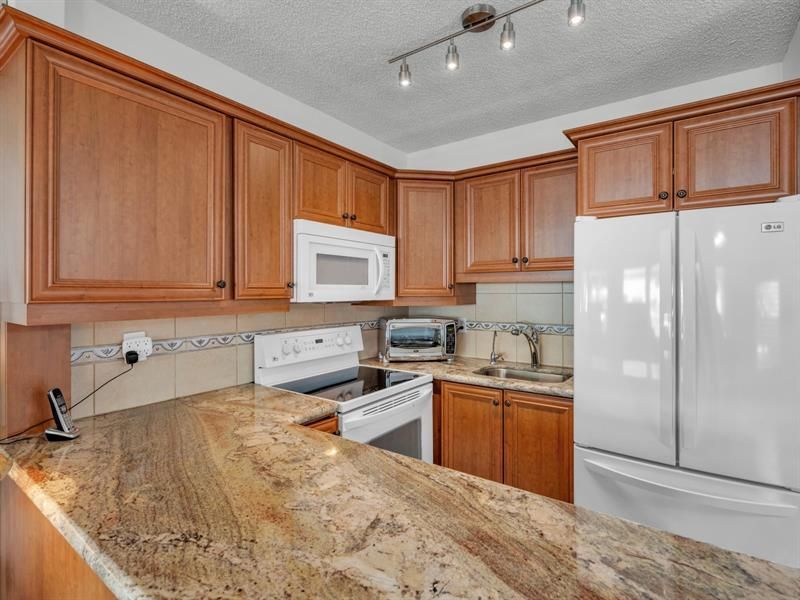 1000 SW 10th Avenue, Unit P4, Hallandale Beach, FL 33009 Photo