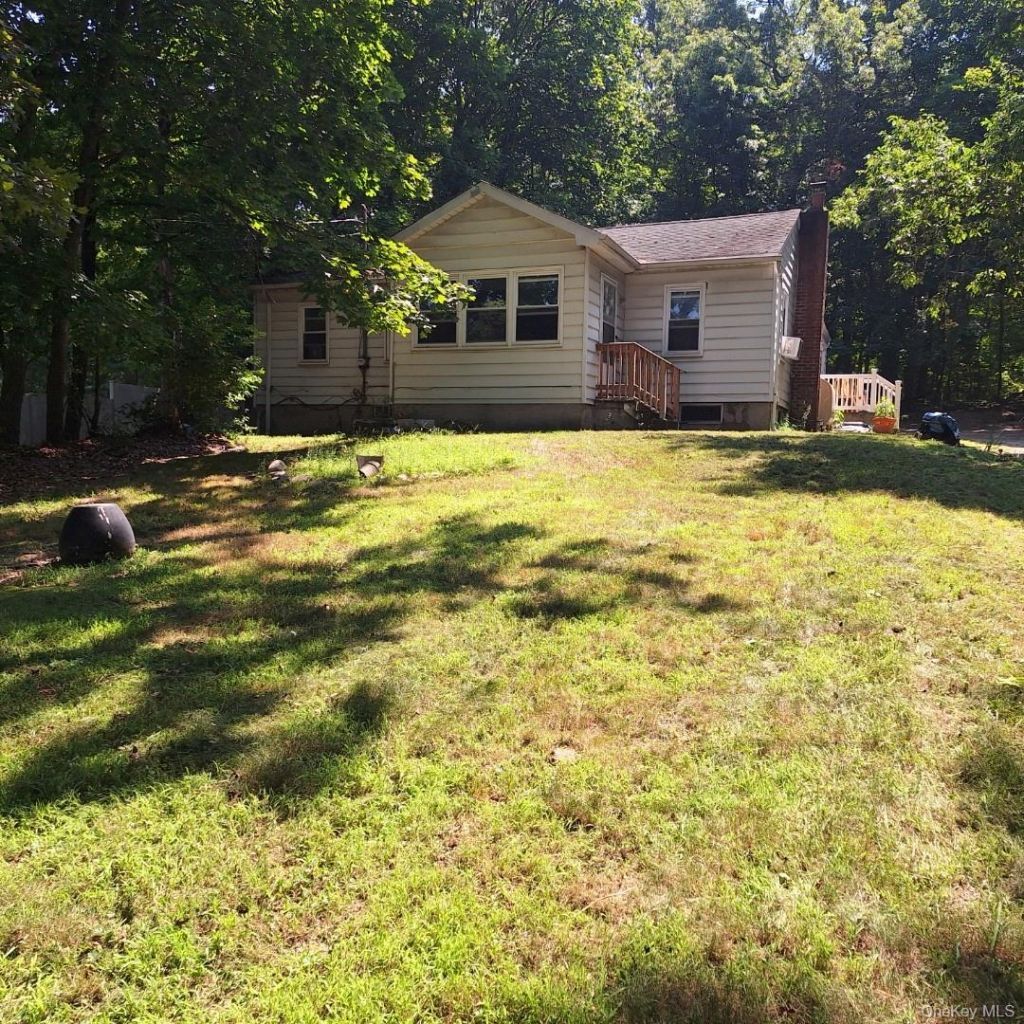 40 Christian Avenue, Setauket, NY 11733 Main Photo