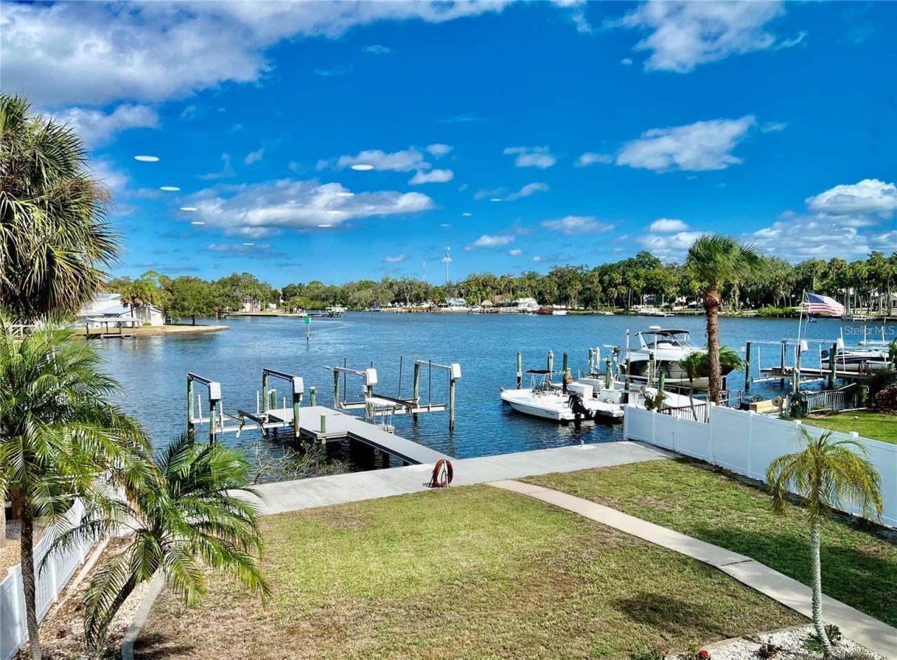 5517 Manatee Point Drive, New Port Richey, FL 34652 Photo