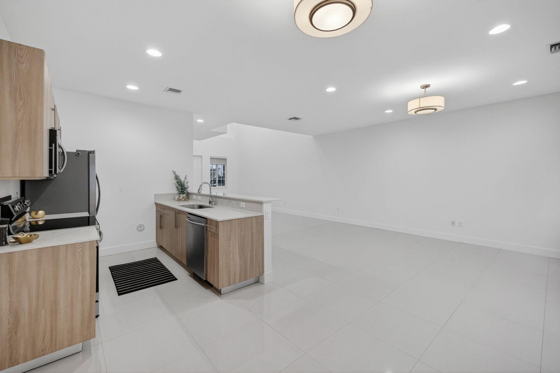 737 SE 1st Court, Unit 737, Pompano Beach, FL 33060 Photo