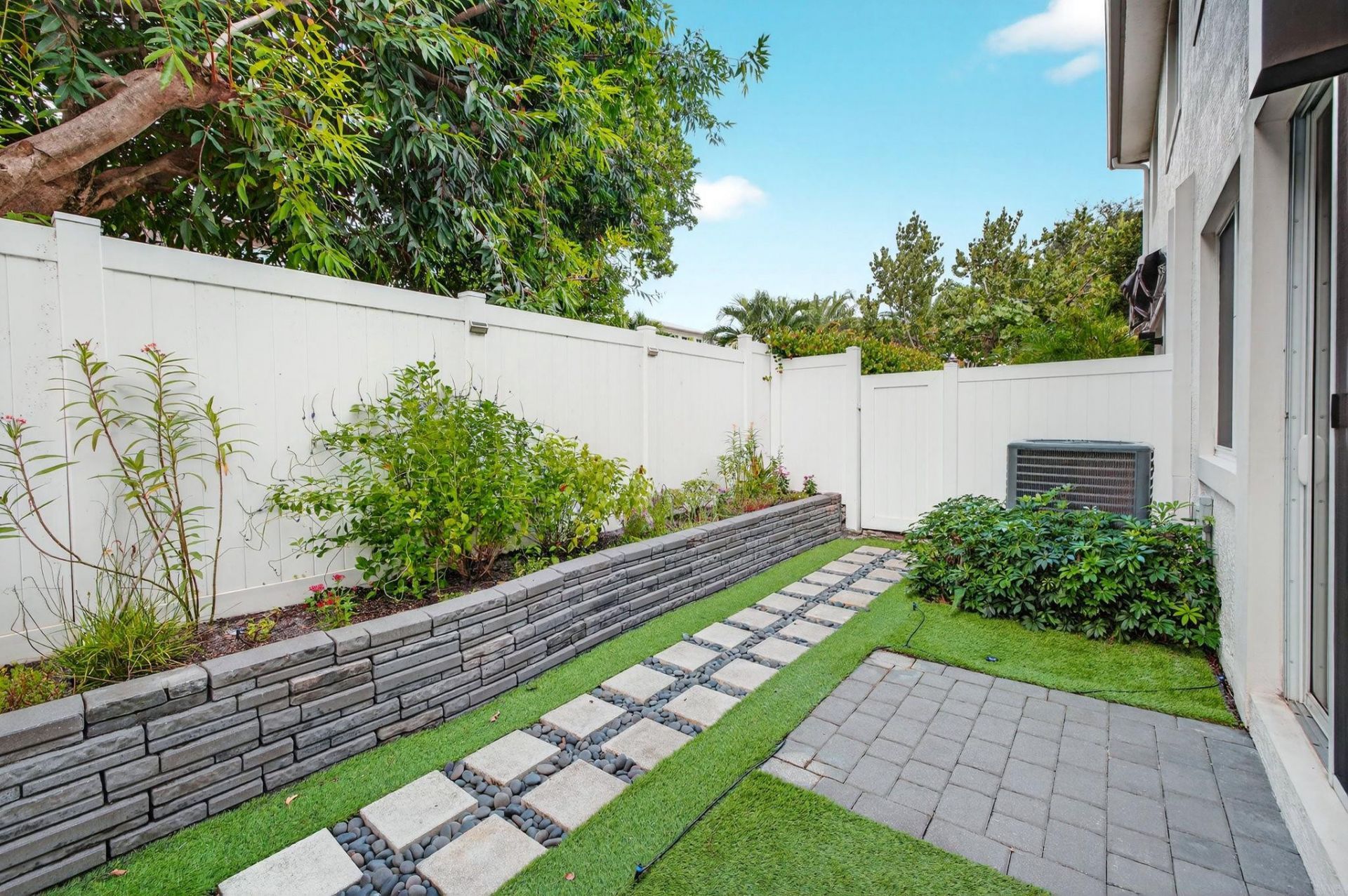 737 SE 1st Court, Unit 737, Pompano Beach, FL 33060 Photo