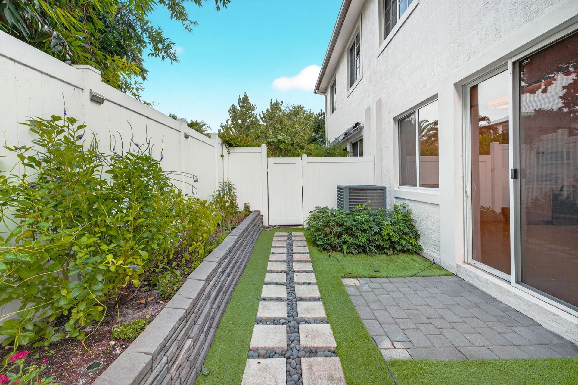 737 SE 1st Court, Unit 737, Pompano Beach, FL 33060 Photo