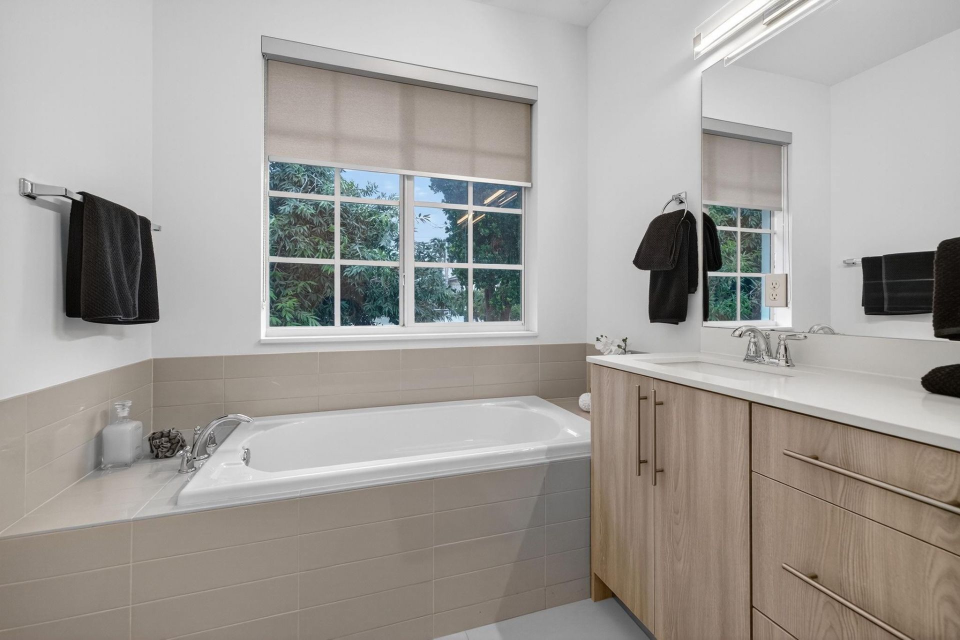 737 SE 1st Court, Unit 737, Pompano Beach, FL 33060 Photo