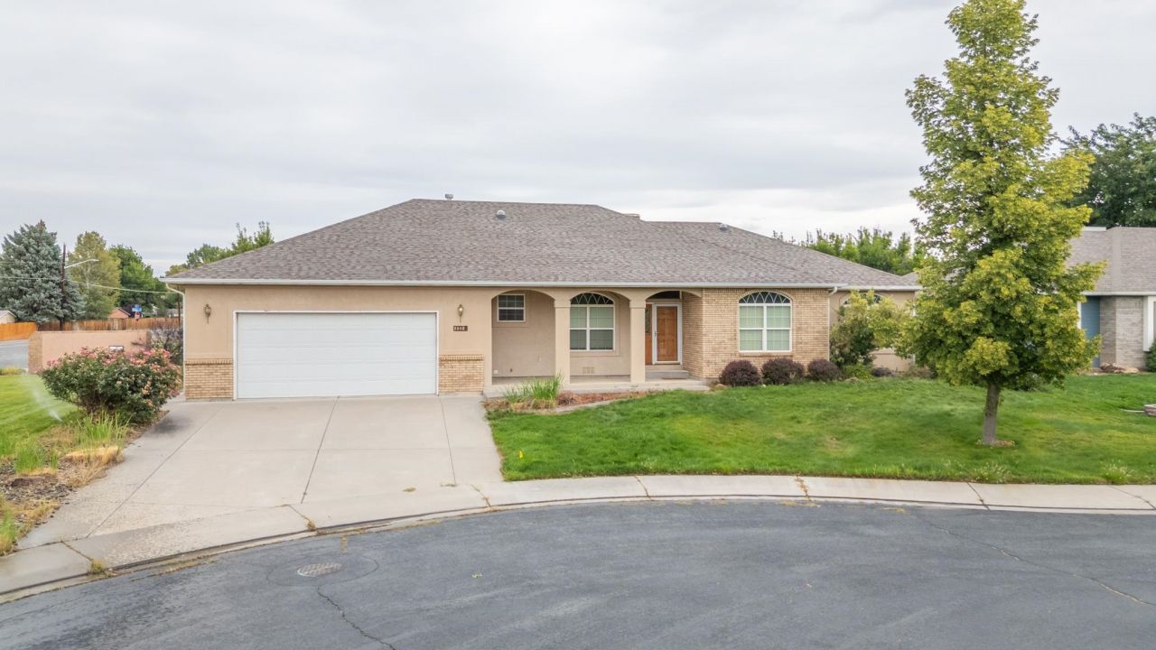 2802 Grand View Circle Grand Junction, CO 81506