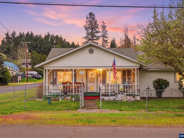 390 SE Grove St, Mill City, OR 97360