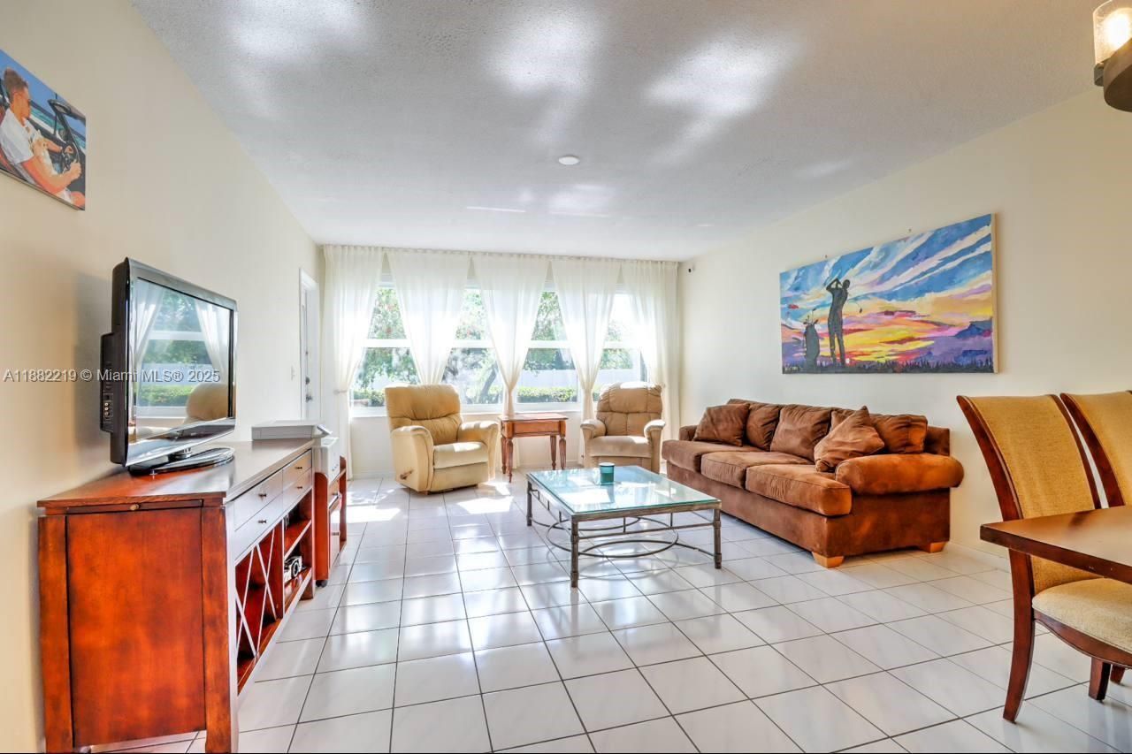 850 NE 12th Ave, Unit 210, Hallandale Beach, FL 33009 Photo