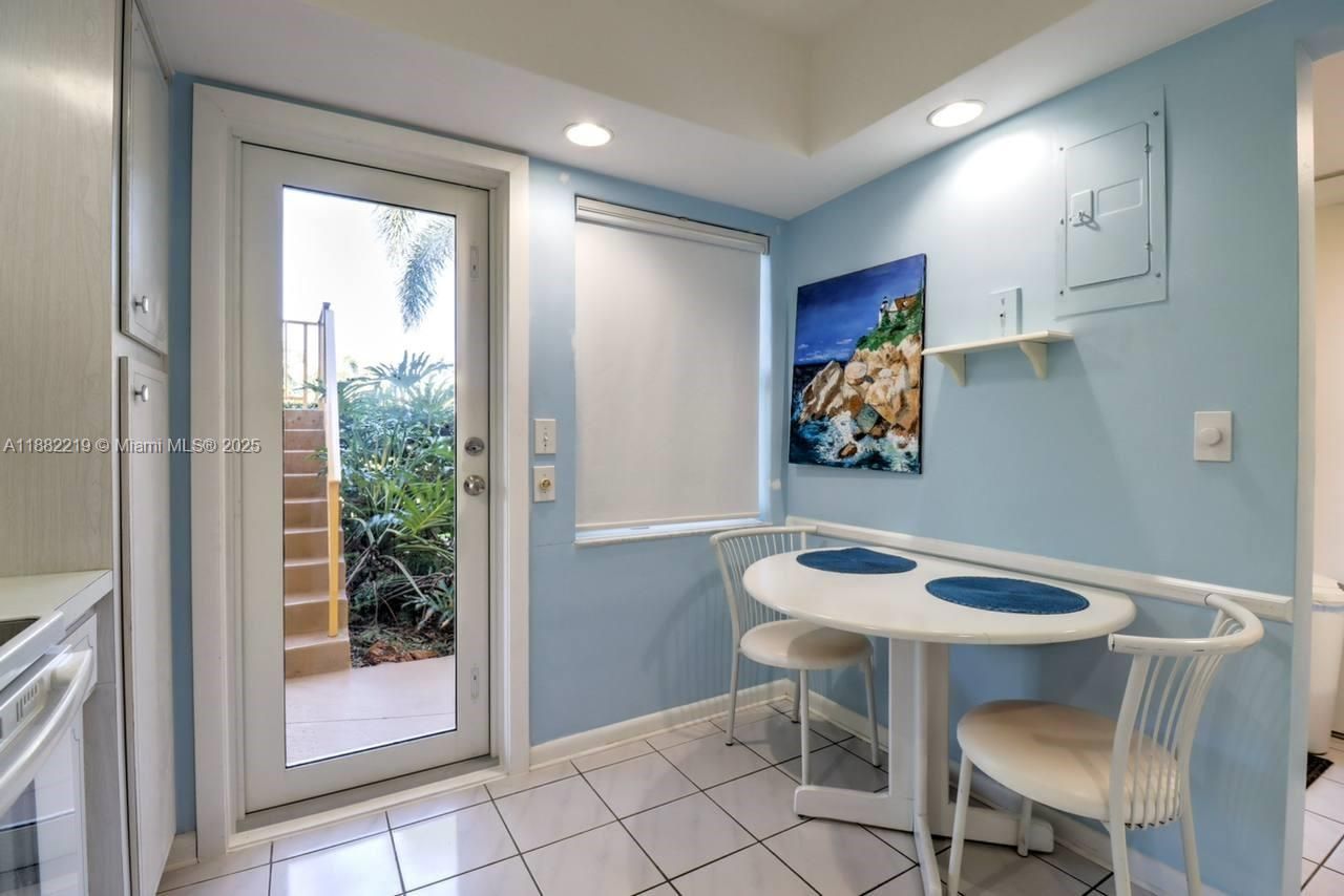 850 NE 12th Ave, Unit 210, Hallandale Beach, FL 33009 Photo