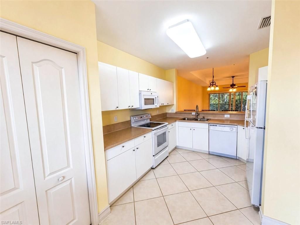 7811 Regal Heron Cir, Unit 302, Naples, FL 34104 Photo