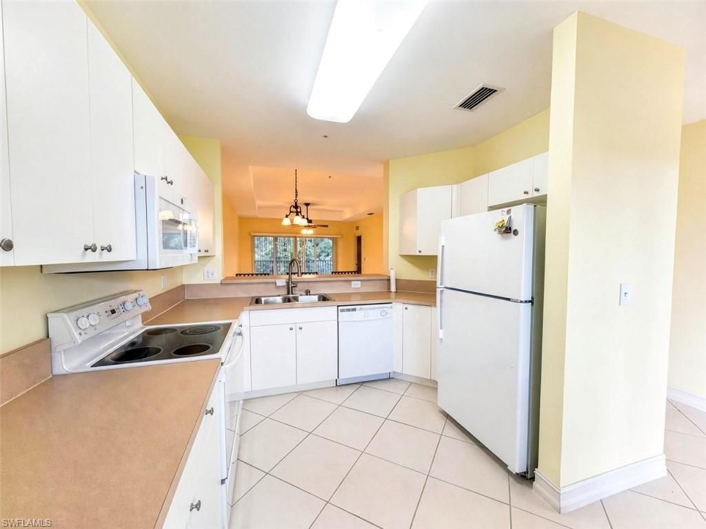 7811 Regal Heron Cir, Unit 302, Naples, FL 34104 Photo