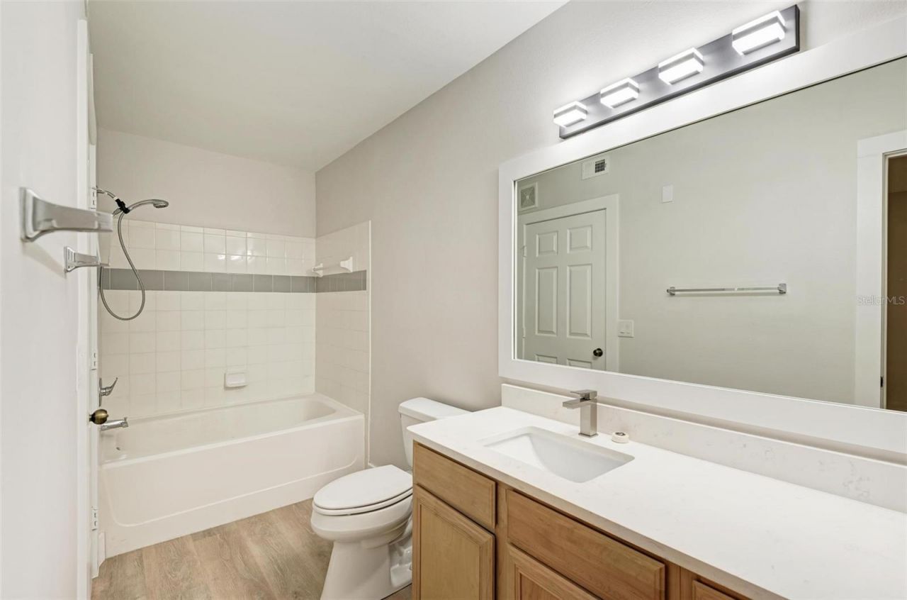 3005 Chianti Court, Unit 1003, Sarasota, FL 34237 Photo