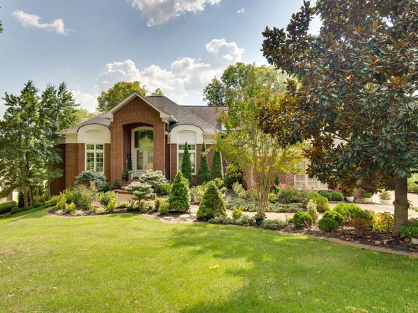 8 Carmel Ln, Brentwood, TN 37027