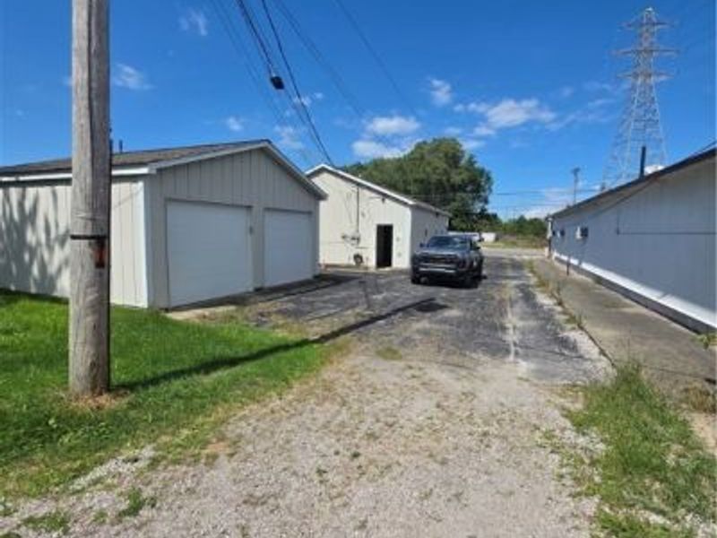 41981 N Ridge Road, Elyria, OH 44035 Photo 33