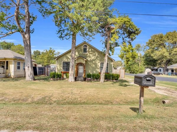 113 E Criddle Street, Waxahachie, TX 75165