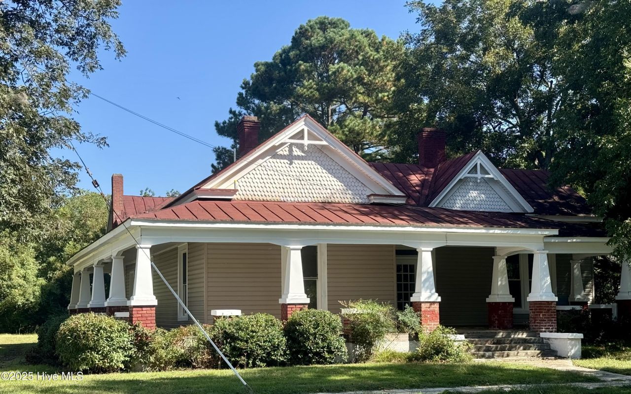 306 E Main Street, Whitakers, NC 27891 Main Photo