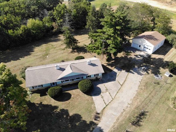 8510 N 1250th Road, Colchester, IL 62326