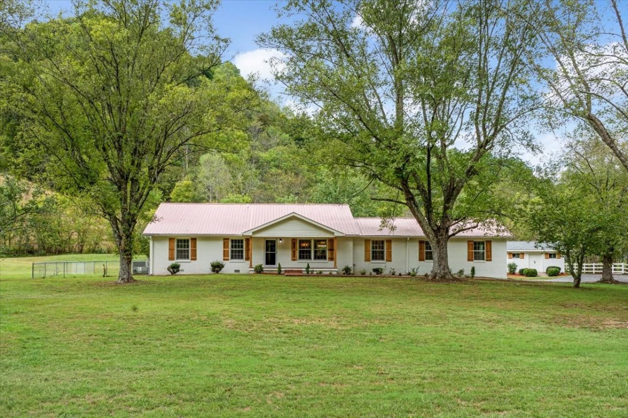 315 Little Creek Rd, Pleasant Shade, TN 37145 Main Photo