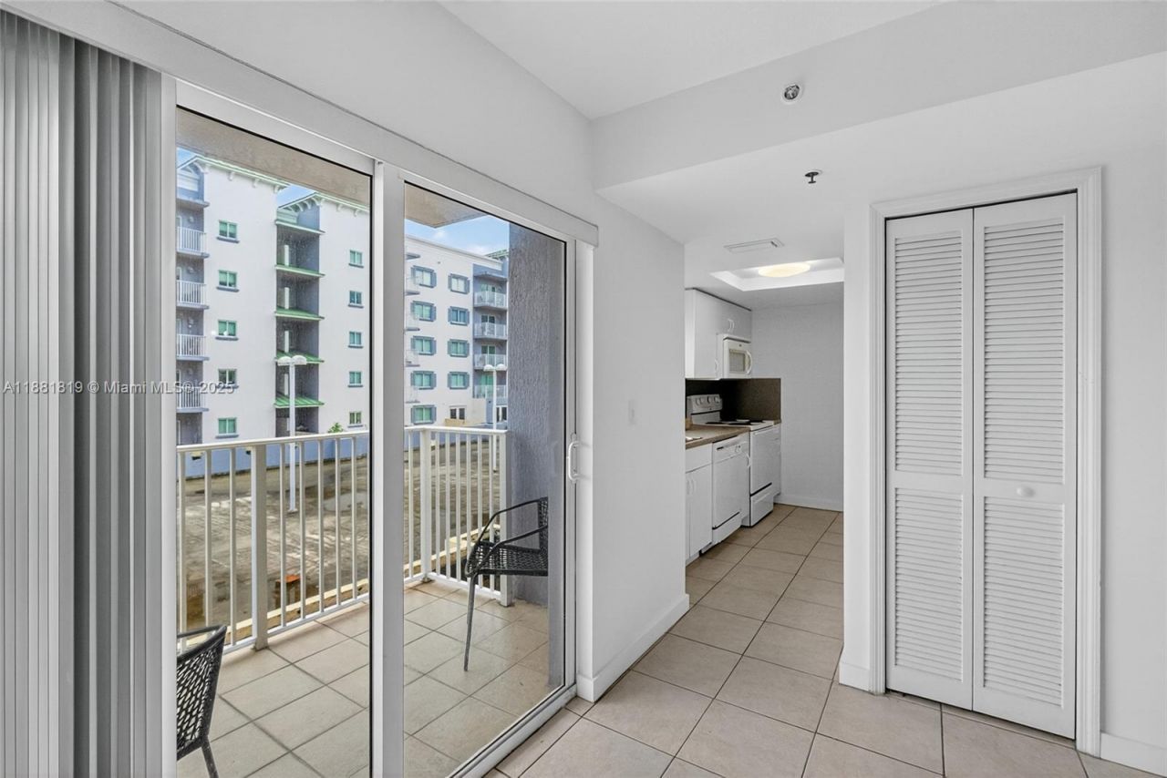 2475 NW 16th St Rd, Unit 308, Miami, FL 33125 Photo