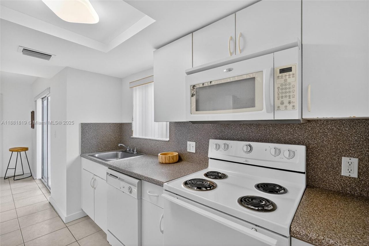 2475 NW 16th St Rd, Unit 308, Miami, FL 33125 Photo