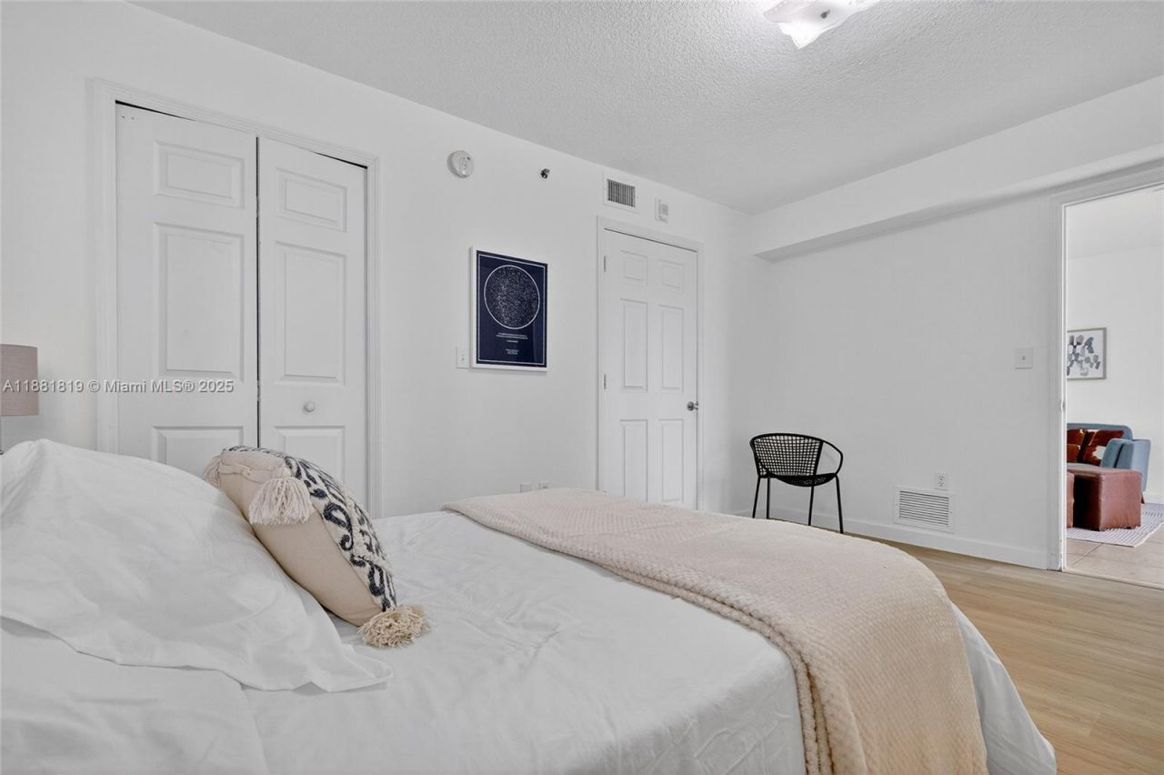 2475 NW 16th St Rd, Unit 308, Miami, FL 33125 Photo