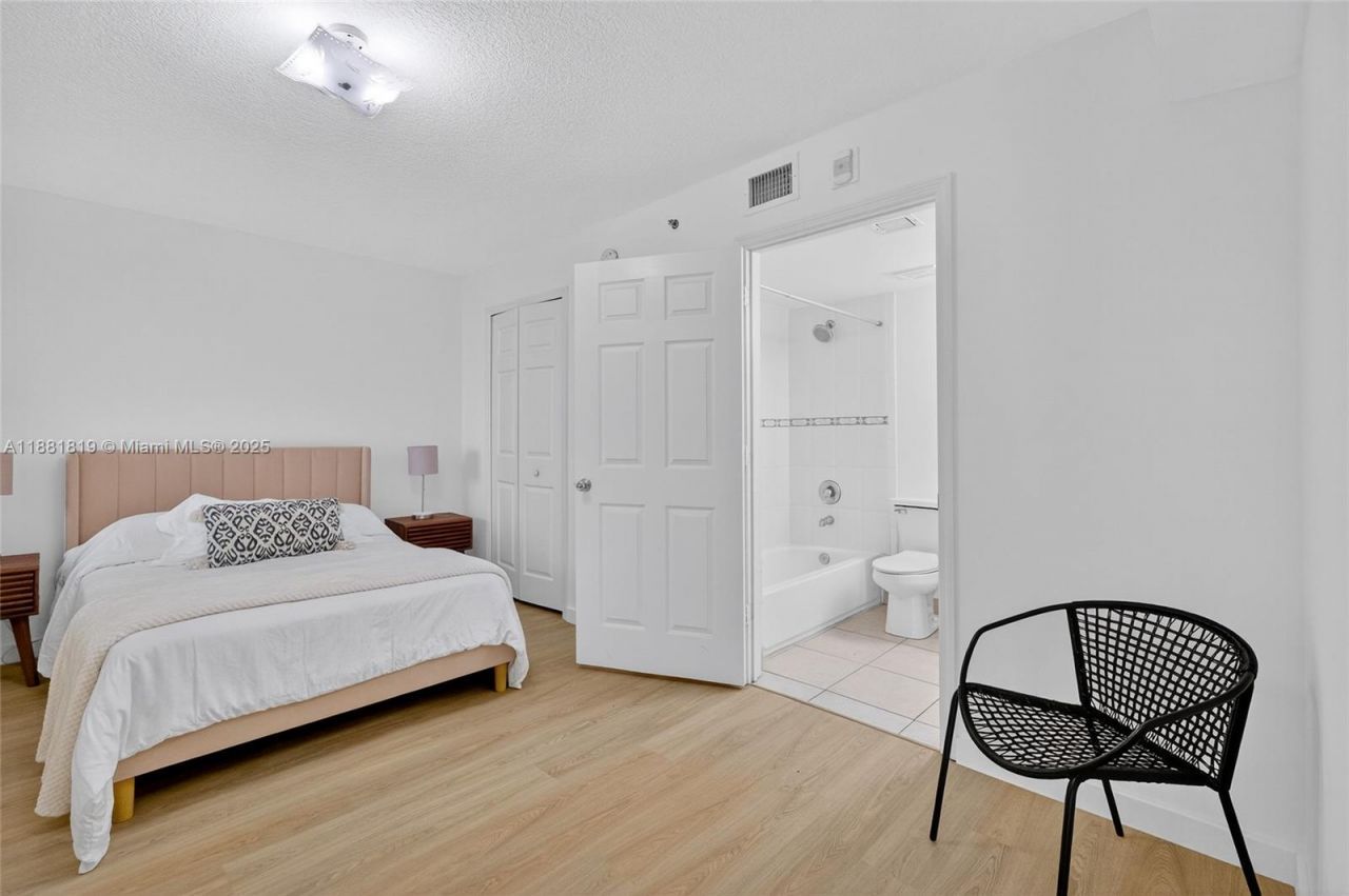 2475 NW 16th St Rd, Unit 308, Miami, FL 33125 Photo