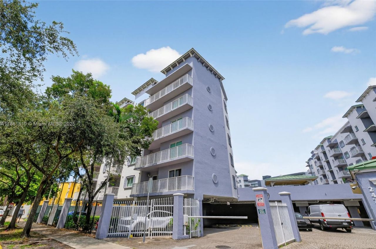 2475 NW 16th St Rd, Unit 308, Miami, FL 33125 Photo