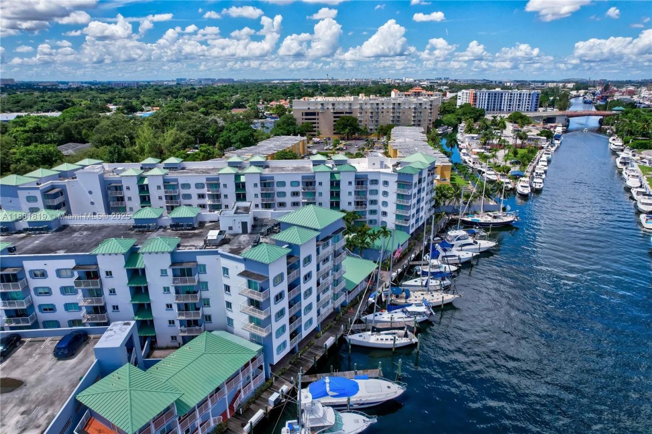 2475 NW 16th St Rd, Unit 308, Miami, FL 33125 Photo