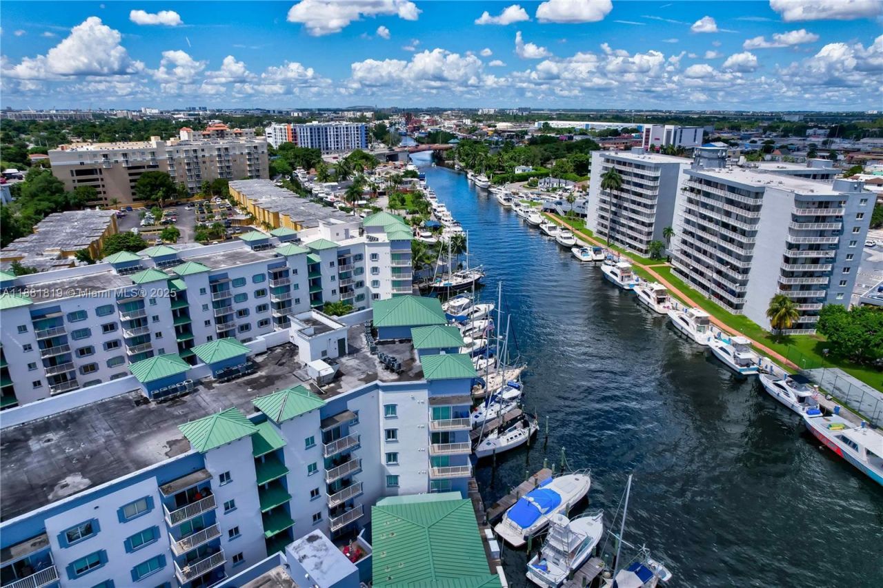 2475 NW 16th St Rd, Unit 308, Miami, FL 33125 Photo