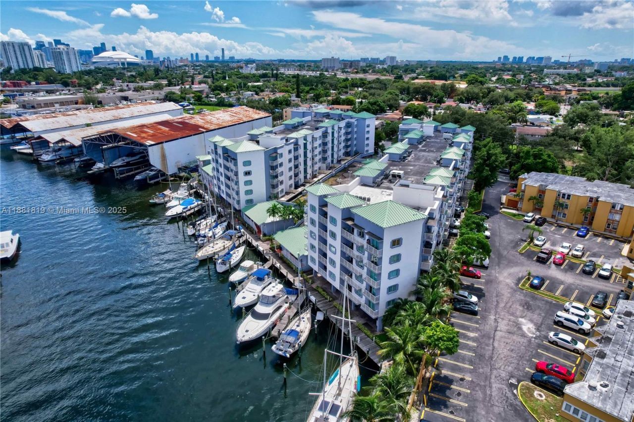 2475 NW 16th St Rd, Unit 308, Miami, FL 33125 Photo