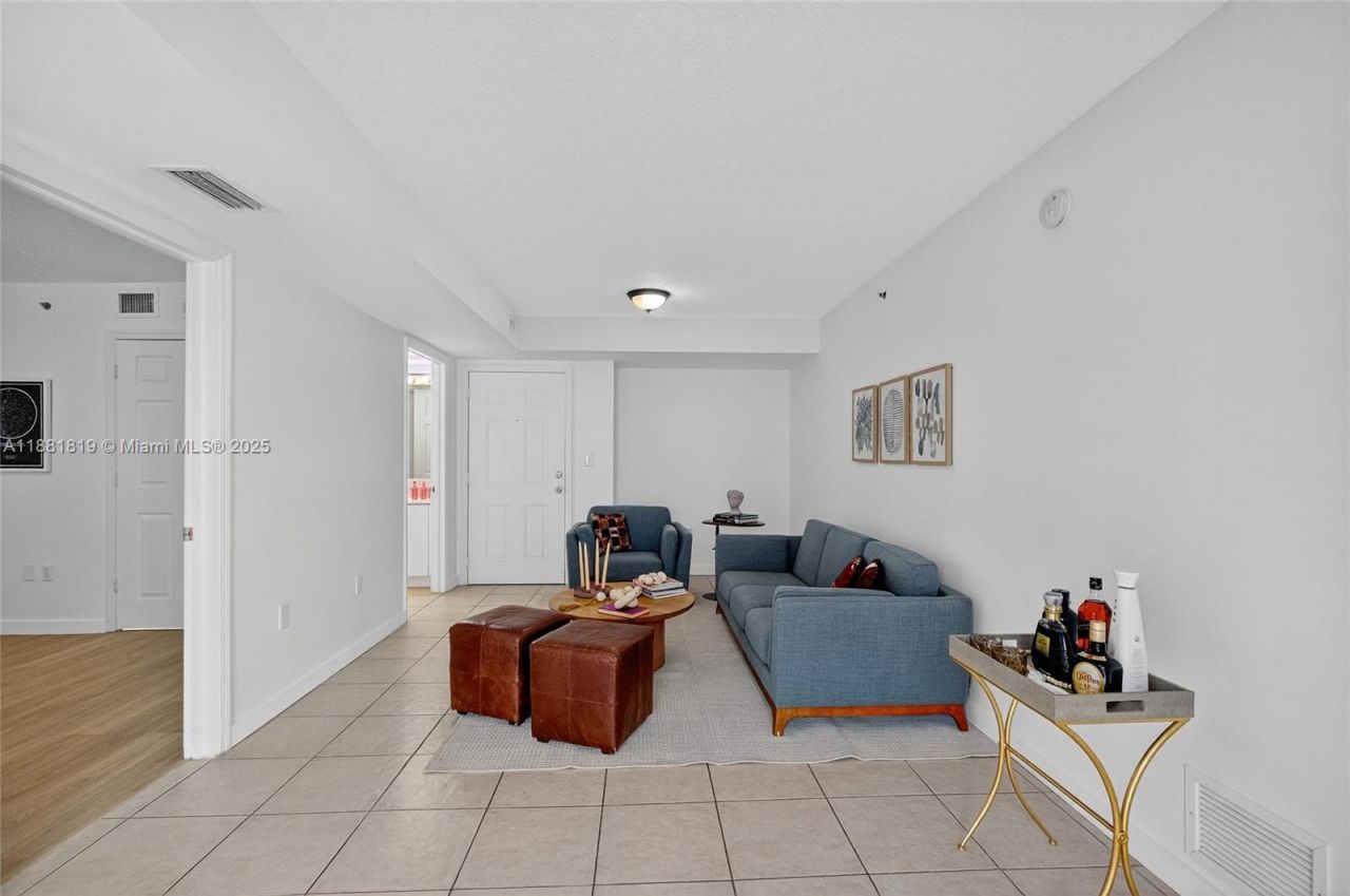 2475 NW 16th St Rd, Unit 308, Miami, FL 33125 Photo