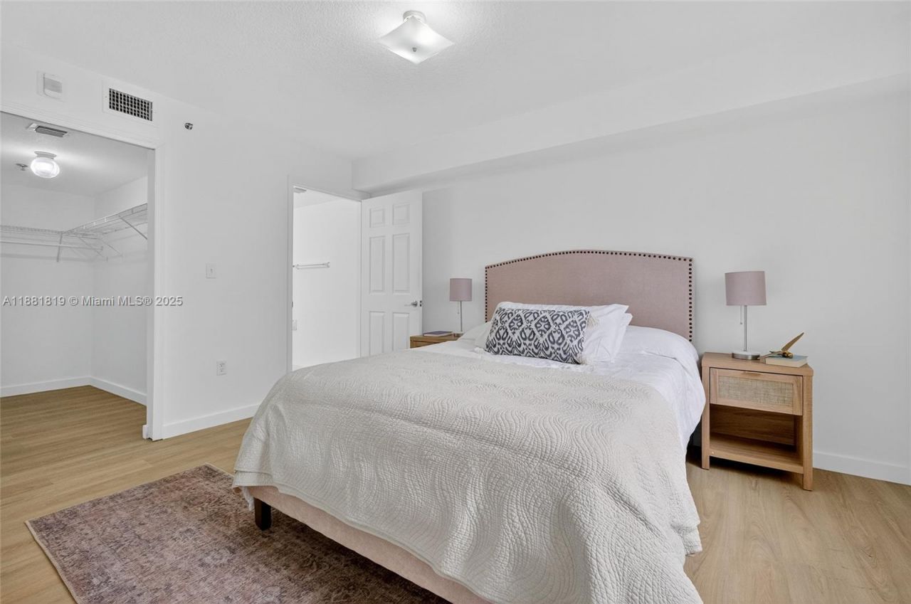 2475 NW 16th St Rd, Unit 308, Miami, FL 33125 Photo